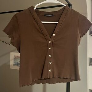 BRANDY MELVILLE lettuce sleeve tee